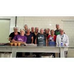 Curso gratuito de Confeitaria Natalina capacitou mulheres em Campo Largo